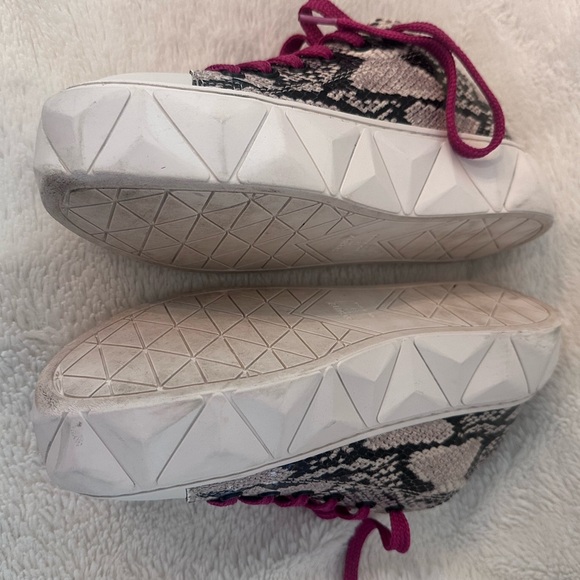 Schutz Platform Sneakers Snake Print - Picture 3 of 6